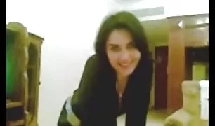 लड़की सेक्सी दिखाओ में सामने के कैमरा के साथ खुला मुंह पूछता है के लिए शुक्राणु पर चेहरा