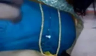 शराबी पिता गड़बड़ एक थोड़ा बेटी के साथ चोटी वाली इंडियन सेक्स हद में के शौचालय