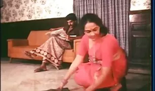 युवा पत्नी बनाता है एक झटका नौकरी के लिए उसके साउथ इंडियन सेक्स पति के दौरान उसके मासिक