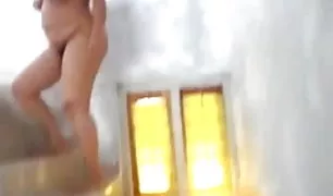 पत्नी अपने पति के जाँघिया खींच लिया और काम से पहले उसके वीडियो सेक्सी सेक्सी मुँह में एक डिक ले