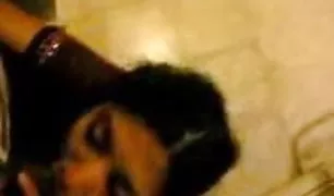 परिपक्व रूसी सुनहरे बालों वाली के साथ एक टैटू तुबे क्ष पोर्न पर जघन हो गया है हो ऊपर में के स्नानघर चूत