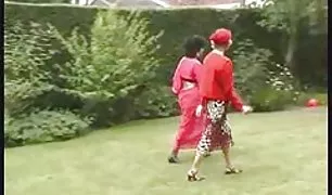 पति अपनी पत्नी पर कैंसर डाल दिया और गंभीर रूप से उसे एक बिंदु में लात बीपी मारी