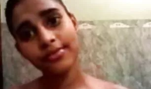 पत्नी एक बार में दो प्रेमियों indin purn को पीटने