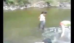 पतला पत्नी से पता चलता है एमेच्योर स्ट्रिपटीज़ में के भारतीय सेक्श रसोई