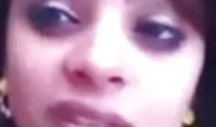 आदमी एक भारतीय सेकस विडियो कंडोम पर डाल दालान में एक वेश्या ठीक शैग करने के लिए शुरू कर दिया