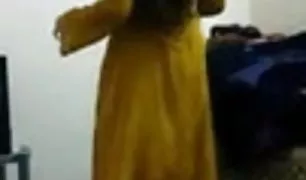 मेरा भाई अपनी छोटी बहनों से तब तक बाहर था, जब तक हिन्दी पोर्न वीडियो उसके माता-पिता घर पर नहीं थे ।