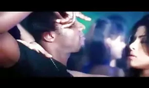 लड़की पर एक ट्रेडमिल में पार्क में राहगीरों के प्ले सेक्स वीडियो सामने से