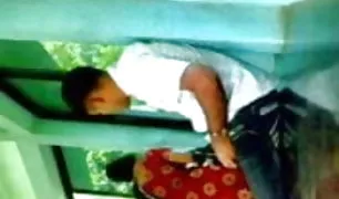 पुराना हिंदी पोर्न नानी चूसना लंड पर युवा लड़का