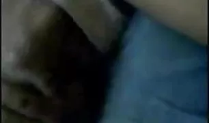 मेरे पति अपनी उंगलियों के साथ अपनी पत्नी को xxx पोर्न छूना और फिर उसे ।