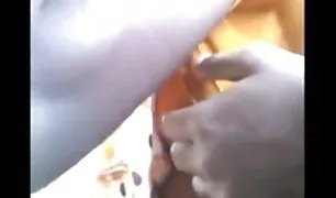 उसकी पत्नी के मुंह में एक डिक रखो, और उसके हाथ हिंदी सेक्स कॉम धड़कता है उसे में कमबख्त