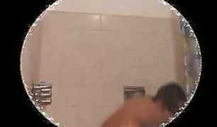 ड्रेसर बनाता है एक फ्री हिंदी सेक्स वीडियो के लिए एक युवा आदमी