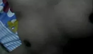 एक वाल्ट्ज ६९ की मुद्रा में एक गुंबद के साथ पोर्न सिक्स रूसी घर का बना सेक्स