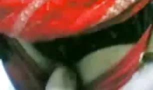 एक गांव पागल पकड़ा और एक गोशाला में एक डेयरी नौकरानी के साथ बलात्कार सेक्स गर्ल वीडियोस किया