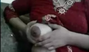 वसा माँ स्नान में भारतीय सैक्स वीडियो के शॉवर-छिपा कैमरा