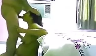 युवा लड़की गोज़ चार आदमी पर के देसी सेक्स एक ही समय में सभी छेद