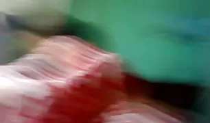 आदमी एक युवा छात्र था और उसे नशे सेक्सी फिल्म दिखाओ में लात मारी