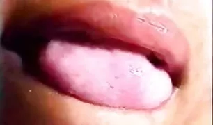 लड़की मॉल में बकवास तीन पोर्न वीडियोस का एक बड़ा ढेर है ।