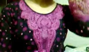 पिता इंडियन sax डाल दिया एक छिपा कैमरा में के शॉवर लेने के लिए बंद नग्न बेटी