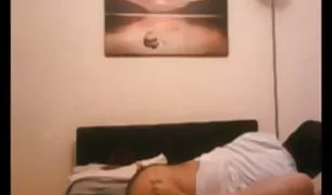 पतला पोर्न वीडियो वाच थोड़ा लड़की है एक मुश्किल समय में खुद एक विशाल रबर लंड