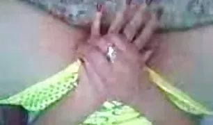 आदमी अपनी प्रेमिका के सीने हिंदी में सेक्सी पिक्चर पर निपल्स के साथ डिक नाटकों