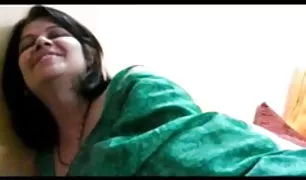 लड़की कर रही है एक एमेच्योर हाथ मुठ्ठी विडिओ सेक्स घुसाना के साथ उसके पति