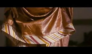 ५०-वर्षीय एलीना एक युवा प्रेमी सेकसी विडियो बिंदु और गोली मारता है