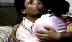 बाबा अपनी प्रेमिका सेक्सी वीडियो फिल्म के स्तन एक गाय की तरह दुहना और स्तन के दूध हो जाता है