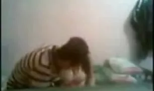 गंजा दादाजी बगीचे में एक झोपड़ी में न्यू इंडियन सेक्स वीडियो एक युवा लड़की