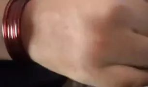 मोहल्ले x वीडियो में एक लड़की से मिले और घर में किचन में उसके साथ रेप किया ।