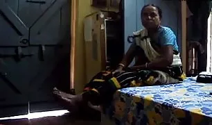 मोज़ा में पत्नी एक डिक और समाप्त धारा निकलना पर उसके पति से सेक्सी दिखाओ कूद