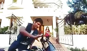 समूह सेक्स सेक्सी वीडियो नेट मुठ्ठी घुसाना के साथ सुंदर महिला