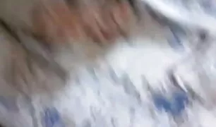 पतला रोमांटिक पोर्न वीडियो लड़की मालिश में संकीर्ण गधा विशाल रबर डिक