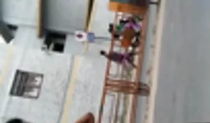 समूह क्सक्सक्स म के साथ दो ट्रांस और एक युवा लड़की