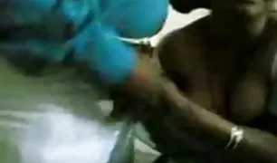 जबकि मेरे पत्नी पर पोर्न हब कॉम काम पति लिया बंद घर में मालकिन के साथ घर पर