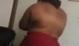 बौना लड़की है लगाया के साथ एक थोड़ा पेशाब सेक्सी x वीडियो पर एक वसा लंड