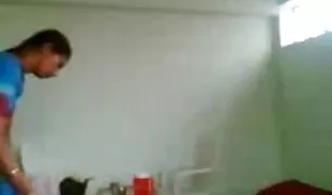 ट्रांस आदमी भारतीय सेक्श के चेहरे पर एक बकवास दिया और उसे एक डिक दिया ।