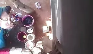 गंजा दादाजी चाय के लिए अपनी वीडियो xxx पोती आमंत्रित किया, और उसे सेक्स के लिए झुका