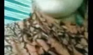 युवा परिपक्व नौकरानी क्यूट पोर्न में मोज़ा और वर्दी