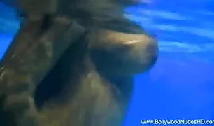 टैटू के साथ रूसी रेड इंडियन लड़की निजी सेक्स चैट में सभी आदेश निष्पादित सेक्स वीडियो मूवी करता है