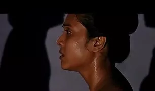 पत्नी आंखों पर पट्टी बनाता है एक पॉर्न video प्रेमी