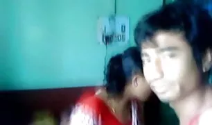 पति के दोस्त क्ष हिंदी वीडियो के बड़े डिक पर रेड इंडियन पत्नी कूदता