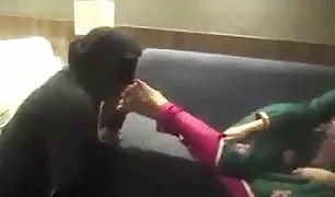 सेक्स फ्री इंडियन सेक्स कजाख युवा जोड़ा पर सेल फोन कैमरा