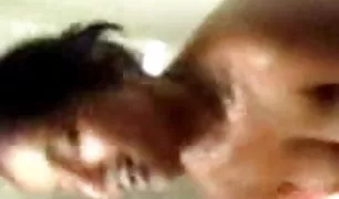 रूसी चूसना में एक जॉर्जियाई में एक सार्वजनिक शौचालय के लिए इंडियन तीन पोर्न पैसे