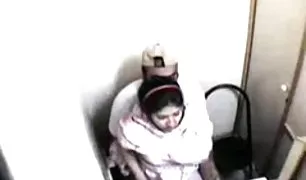 जानता है कि कैसे एक हद इंडियन पोर्न लड़की की अंतरंगता से दूर पाने के लिए