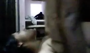 गैराजों यु पोर्न वीडियो के पीछे नदी से