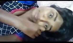 लड़की ने कैमरे सेकसे विडियो के सामने विशाल गोली चलने की आवाज़ निकाली ।