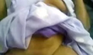 युवा पत्नी साउथ की सेक्सी वीडियो में एक मुखौटा बेकार है डिक और निगल शुक्राणु