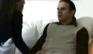 शराबी भाई सेक्सी सेक्सी वीडियो ने अपनी बहन पर हमला कर उसे लात मारी