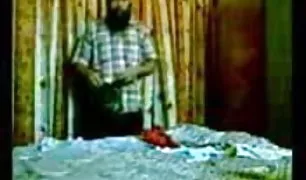 परिपक्व बाबा एक युवा लड़की में विडियो sex के पार्किंग मॉल करने के लिए