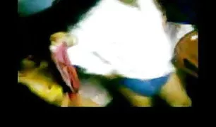 पत्नी ने अपने अनुरोध पर बाथरूम में अपने पति को एक रोमांटिक पोर्न वीडियो गहरा झटका दिया